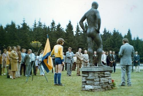 Filmstill aus "Der nackte Mann auf dem Sportplatz" (1974)