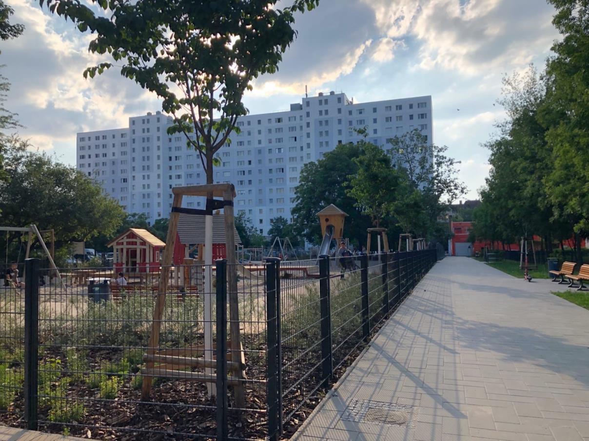 Spielplatz, Plattenbaugebiet Greifswalder Straße, Quelle: Olga Manaeva